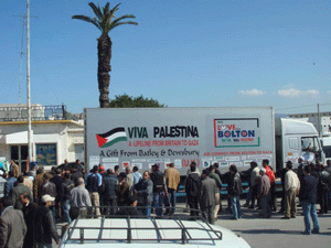 Cover Image for في طريقها نحو غزة.. قافلة المساعدات البريطانية تصل إلى المغرب