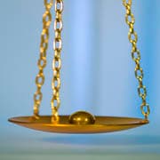 Cover Image for امرأة بألف رجل.. وسام  نبوي شريف