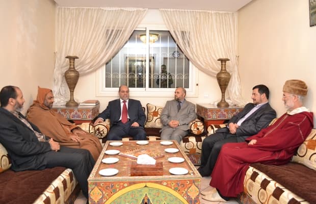 Cover Image for وفد من الحركات اﻹسلامية بالجزائر يقدم العزاء في وفاة الأستاذ المرشد