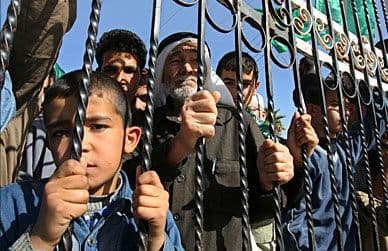 Cover Image for غزة المحاصرة وثالوث الشر