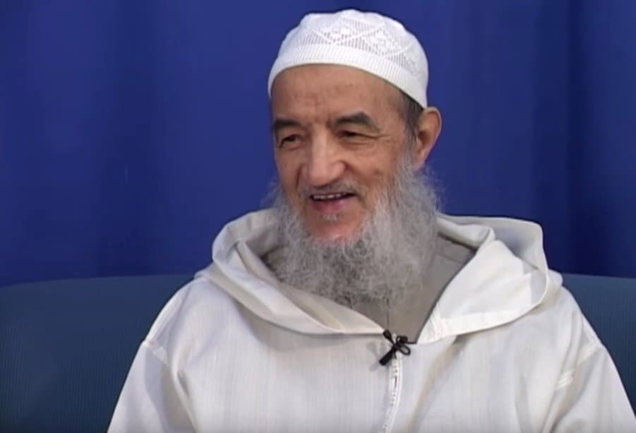 Cover Image for التأسي الكامل بالحبيب المصطفى صلى الله عليه وسلم.. الإمام عبد السلام ياسين يوصي جلساءه (فيديو)