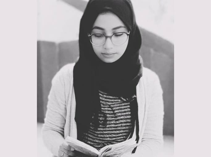 Cover Image for ليس من يكتب بالحبر كمن يكتب بدم القلب