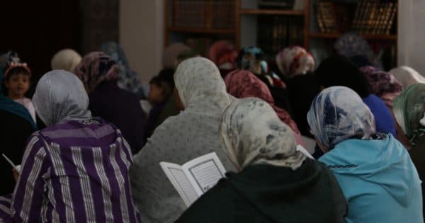 Cover Image for المؤمنات والعمل الصالح.. السلوك إلى الله (2/2)