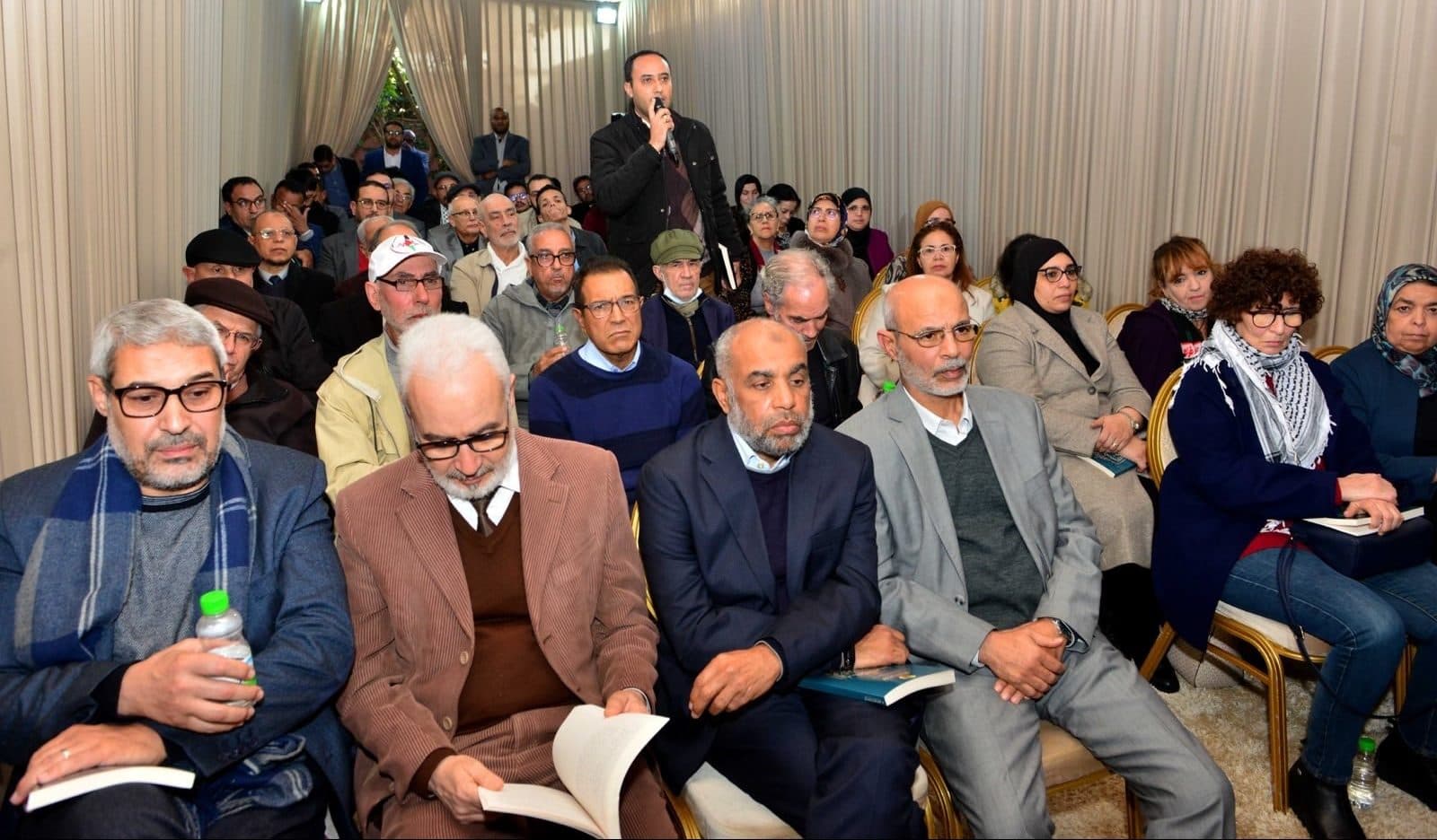 Cover Image for بحضور شخصيات بارزة ومنابر ووكالات أنباء.. العدل والإحسان تقدم وثيقتها السياسية