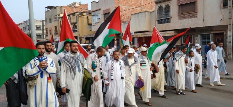 Cover Image for كوفيات وأعلام وتهليل وتكبير.. المغاربة يحملون معهم فلسطين وغزة إلى مُصلّيات عيد الأضحى