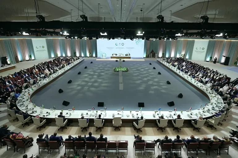 Cover Image for هل ستقدم القمة الطارئة جديدا؟