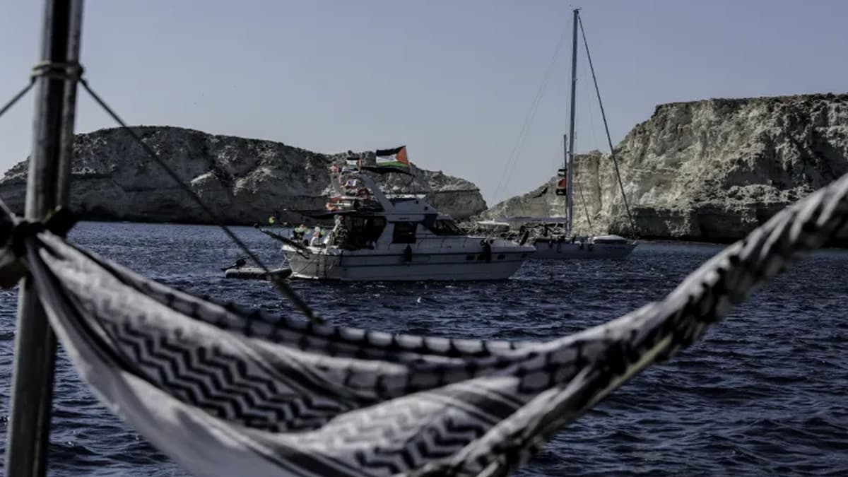 Cover Image for أسطول الصمود يتقدم نحو غزة وسط مرافقة أوروبية وتهديد صهيوني