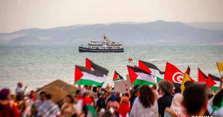 Cover Image for رغم الظروف المناخية.. أسطول الصمود العالمي يواصل إبحاره لكسر الحصار والتجويع عن غزة