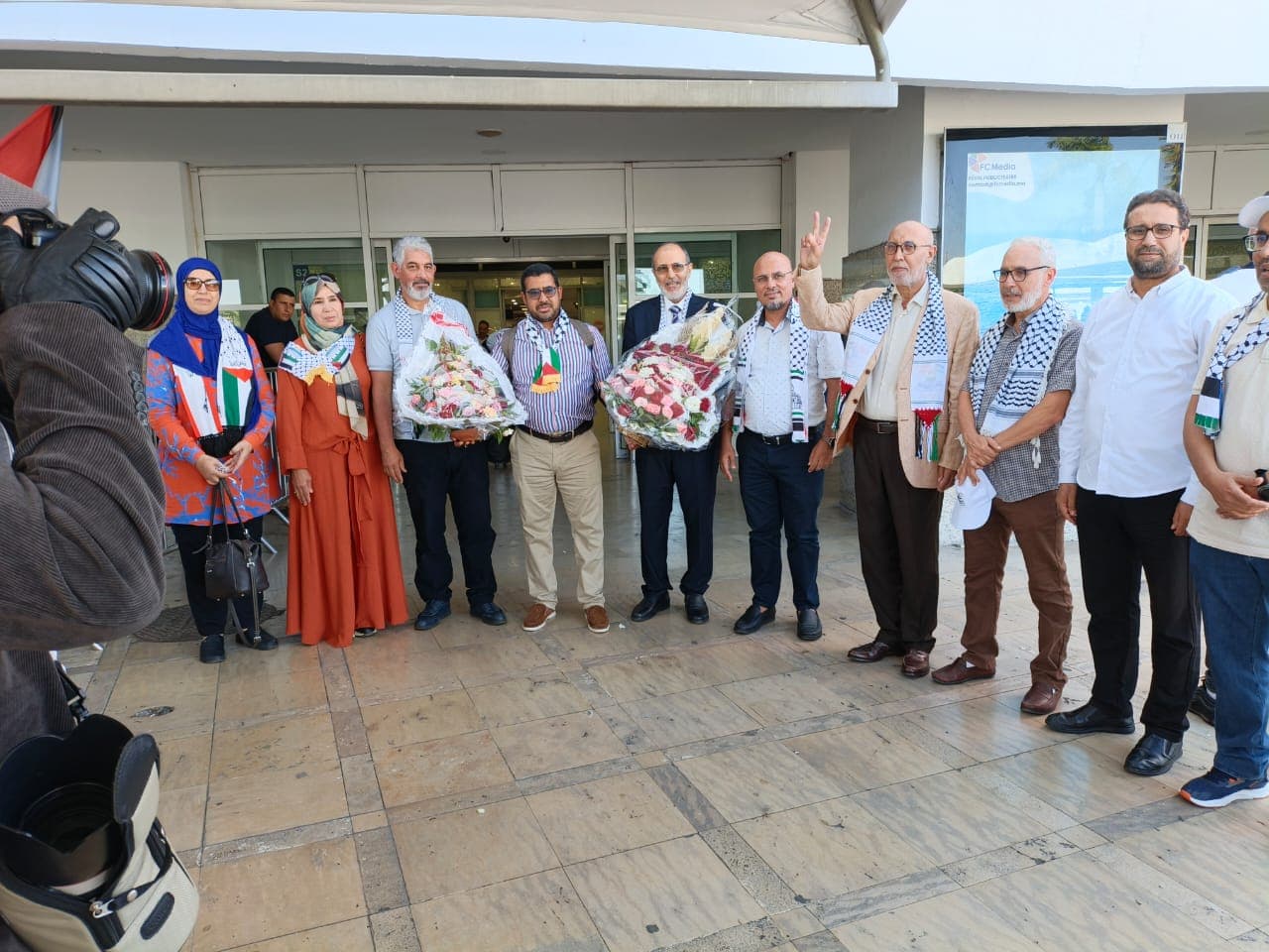 Cover Image for استقبال حافل للأستاذ بنقادى أمام مطار الدار البيضاء بعد مشاركته في أسطول الصمود