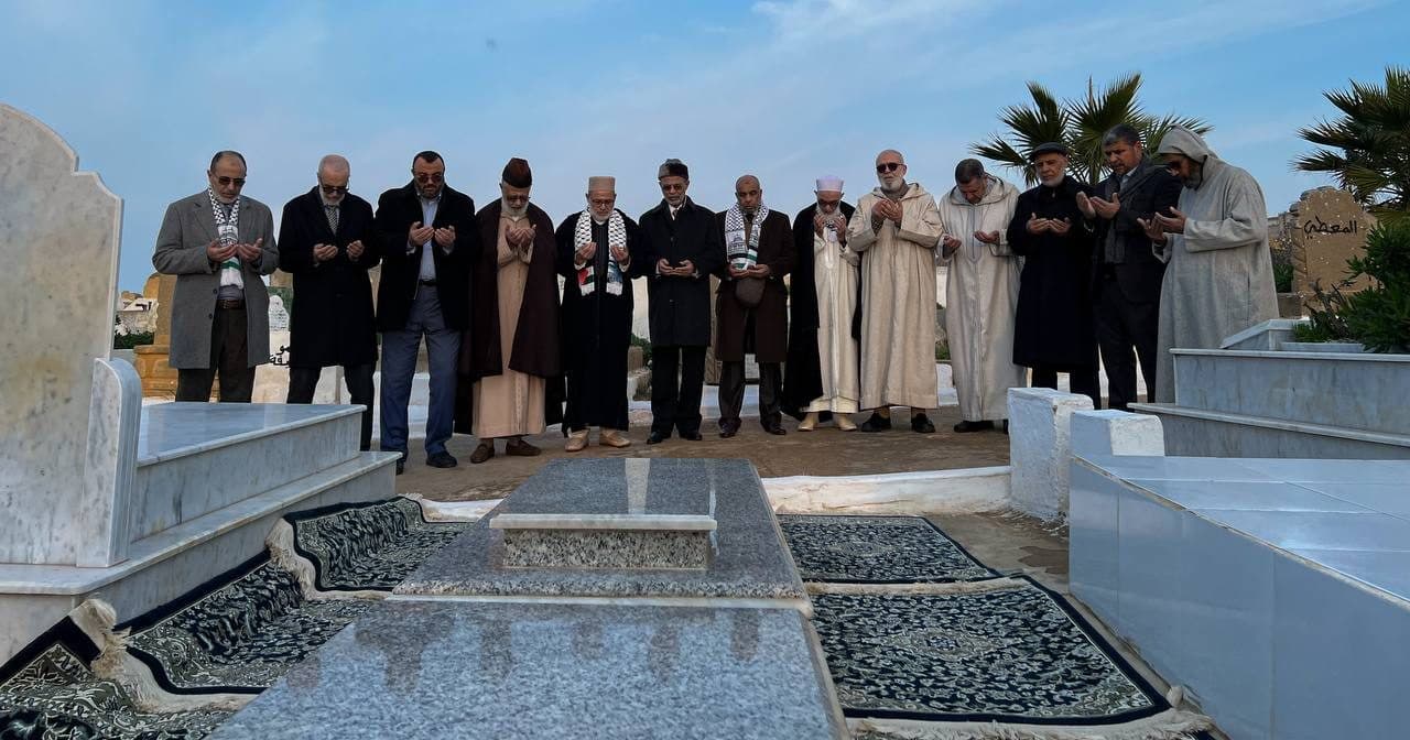 Cover Image for سيرا على سنّته الحميدة.. مجلس الإرشاد في زيارة وفاء للإمام المؤسّس عبد السلام ياسين