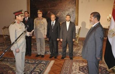 Cover Image for الرئيس مرسى: قراري بإحالة الطنطاوي ورئيس الأركان للتقاعد لمصلحة مصر