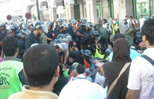 Cover Image for لليوم الثاني قوات الأمن تتدخل بعنف شديد في حق المعطلين