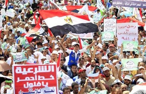Cover Image for مصر بين المنافسة السياسية والبناء الديمقراطي