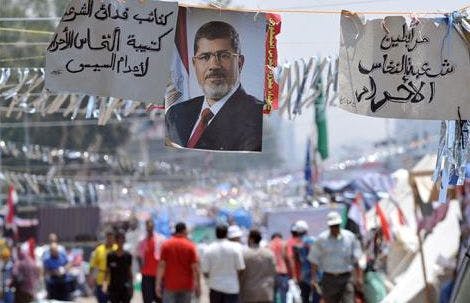 Cover Image for مليونية “عودة الشرعية” تستمر الثلاثاء بعد قتل تسعة مواطنين مناصرين لمرسي