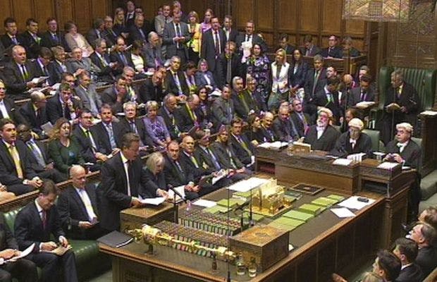 Cover Image for بريطانيا: الحكومة تفشل في إقناع البرلمان بالمشاركة في عمل عسكري ضد النظام السوري