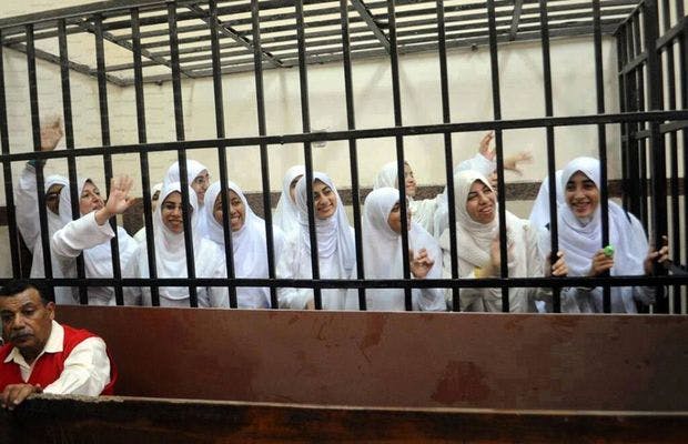 Cover Image for مصر.. “قضاء الانقلاب” يحكم على ناشطات بالسجن 11 عاما