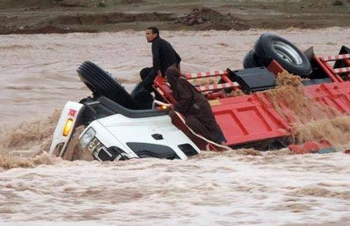 Cover Image for 32 فقيدا في “فيضانات الجنوب”، وناشطون يحملون السلطة المسؤولية