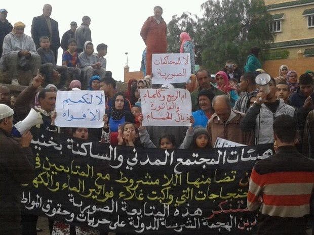 Cover Image for ساكنة خنيفرة تحتج ضد متابعة المحتجين على غلاء فواتير الماء والكهرباء
