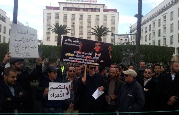 Cover Image for الفنان المبدع رشيد غلام يحتج أمام البرلمان في اليوم العالمي لحقوق الإنسان