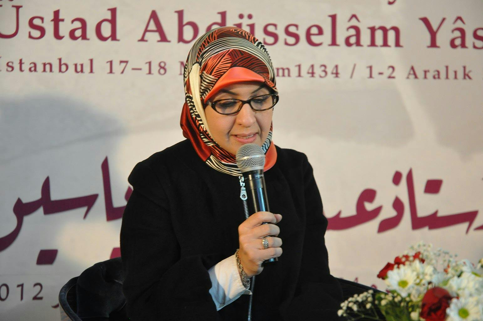 Cover Image for حوار مع الدكتورة حسناء قطني عضو الأمانة العامة للدائرة السياسية لجماعة العدل والإحسان
