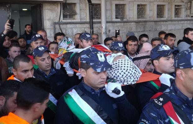 Cover Image for ألاف الفلسطينيين يشيعون جثمان الشهيد أمجد السكري بنابلس