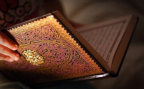 Cover Image for القرآن الكريم فضله وحرمته وما أعد الله تعالى لقارئه من الأجر والثواب