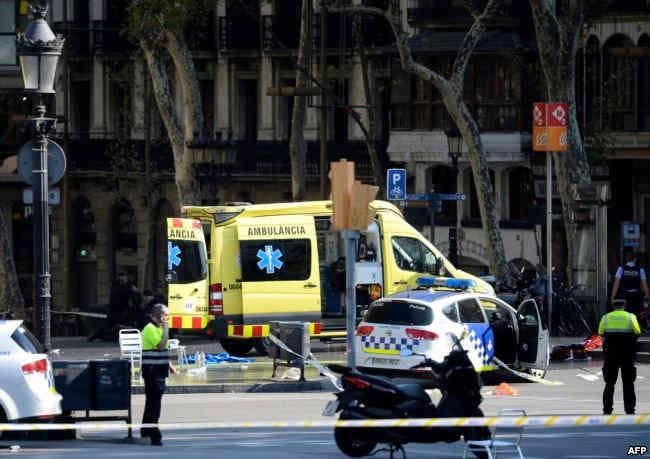 Cover Image for شاحنة صغيرة تدهس عشرات الإسبانيين ببرشلونة وأنباء عن سقوط13 قتيلا
