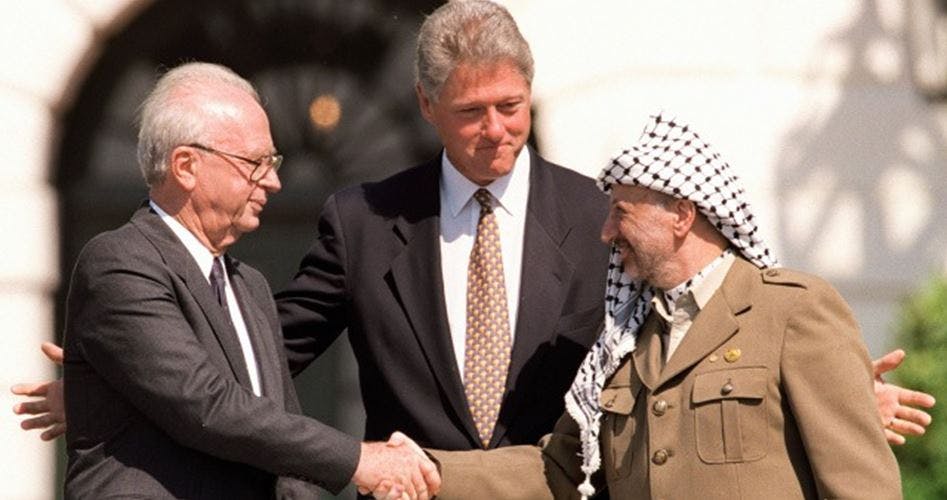 Cover Image for 24 سنة على اتفاق «أوسلو».. نتائج كارثية على الوضع الفلسطيني